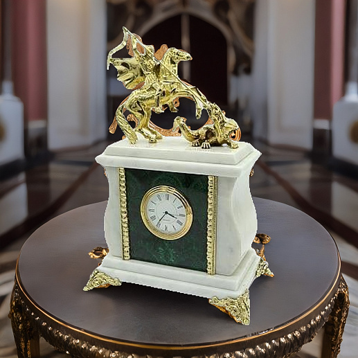 Красивые часы из мрамора и малахита